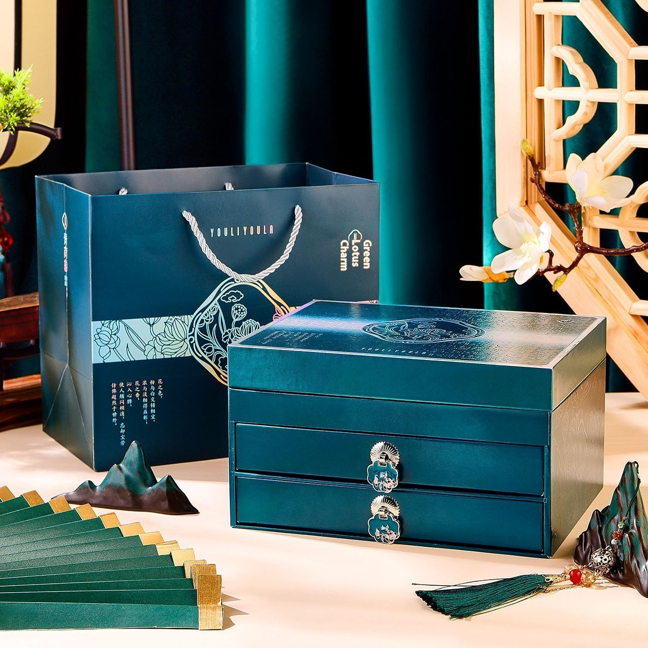 Green Lotus 18-Piece Makeup & Skincare Kit – Complete Beauty Gift Set 💄