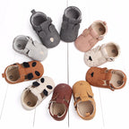 Cartoon animal baby shoes in matte leather for spring and autumn, featuring a non-slip soft bottom.