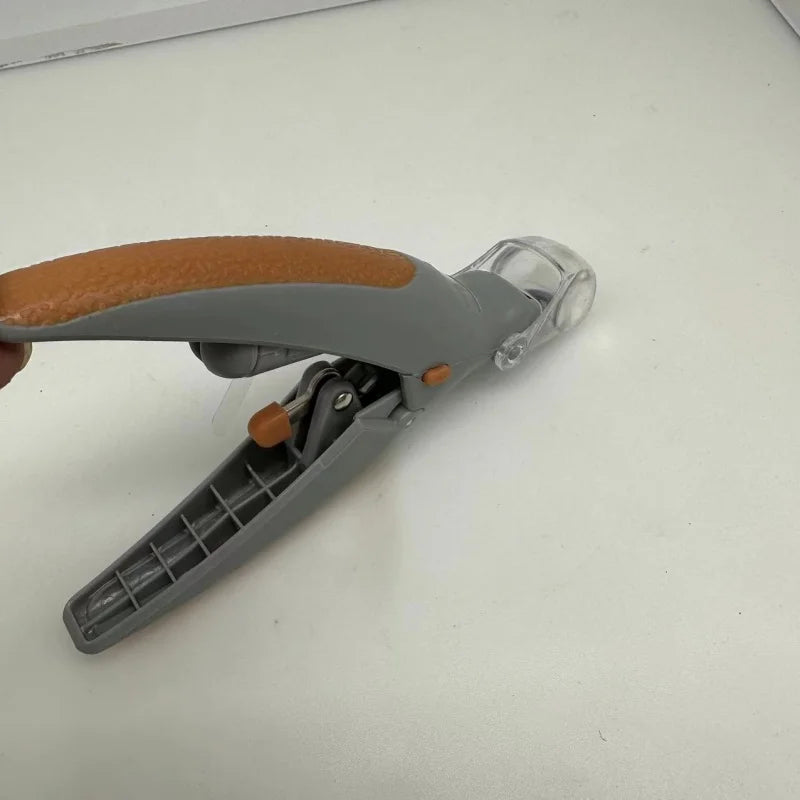 ✂️🐶🐱 Pet Nail Clippers with LED Light – Polishing & Cleaning Kit