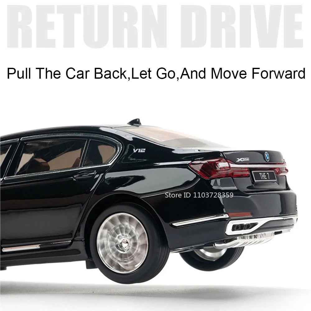 1:24 Miniature M4 or 760Li Model Toy Cars Alloy Diecast Sound Light Doors Opened Pull Back Shock Absorption Toy Vehicles Kids Gifts