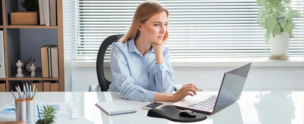🖱️🖤 Ergonomic Mouse Pad with Wrist Rest – Non-Slip Hard Base