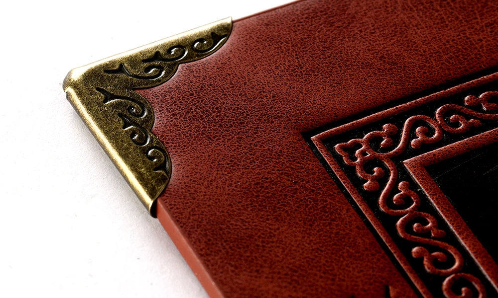 Luxury War‑Themed Metal & Resin Chess Set ♟️ | Hand‑Painted Knights on Leather Board | 32‑Piece Strategy Gift Set 🎁