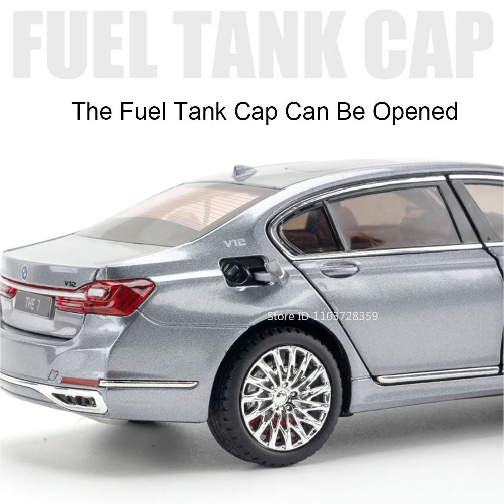1:24 Miniature M4 / 760Li Alloy Diecast Toy Car with Sound, Light, Open Doors & Pull Back Action