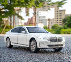 1:24 Miniature M4 / 760Li Alloy Diecast Toy Car with Sound, Light, Open Doors & Pull Back Action