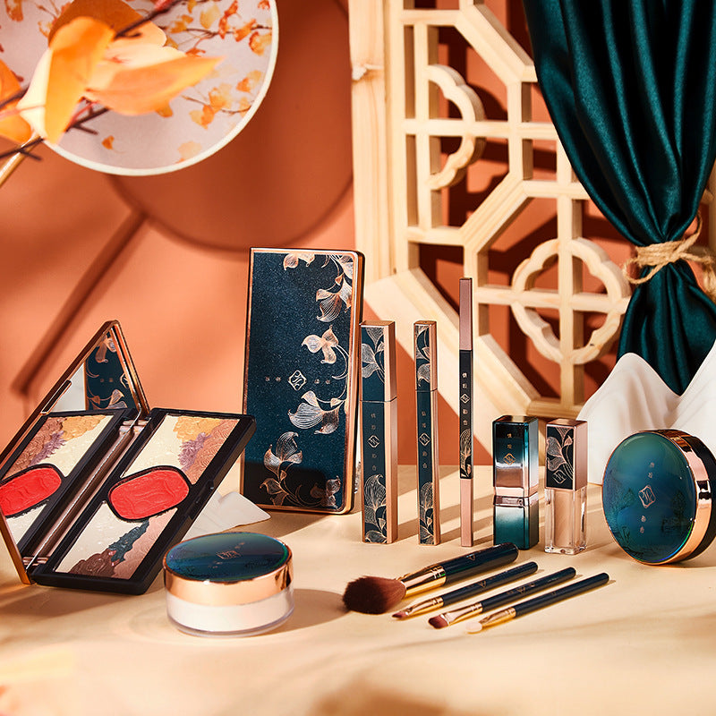 Antique Carved Lipstick with Brush – Elegant Beauty Gift Set 💄