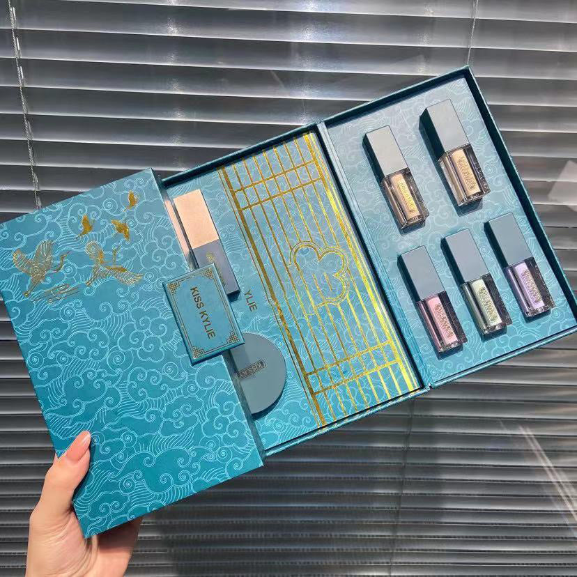 Carved National Style Makeup Gift Box – Concealer & Lipstick Beauty Set 💄